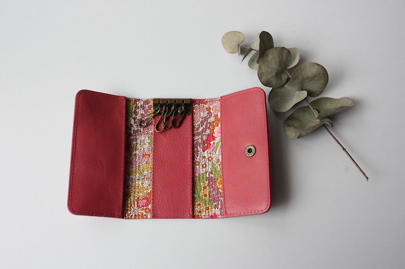 Genuine cow leather and Liberty print key case pink - กระเป๋าเครื่องสำอาง - หนังแท้ สึชมพู