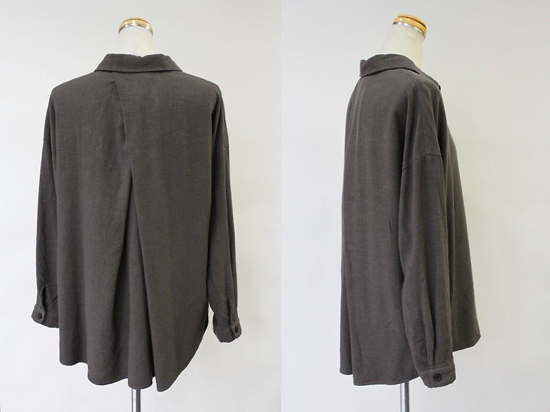 【Botanical Dye • Walnut Dyed】 Rayon Hemp Back Cross Tuck Shirt 8614-01001-97 - เสื้อเชิ้ตผู้หญิง - ผ้าฝ้าย/ผ้าลินิน สีเทา