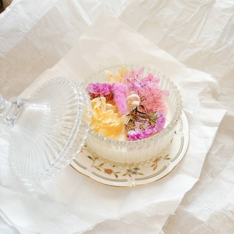 Flower candle in Glass jar Beige and pink hydrangea - Candles & Candle Holders - Wax Multicolor