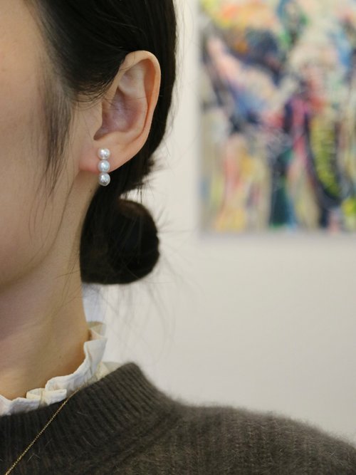 5ミリ3粒あこや真珠ピアス 無調色 バロック 18金 普段使い 日本