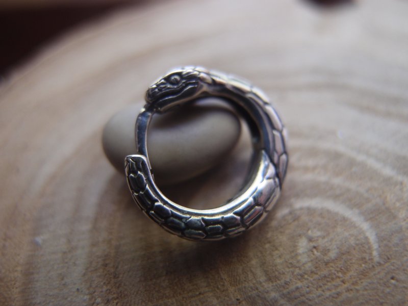 Ouroboros Snake Earring 16mm-0.65 inch Sterling Silver Single Earring Handcrafte - ต่างหู - เงินแท้ 