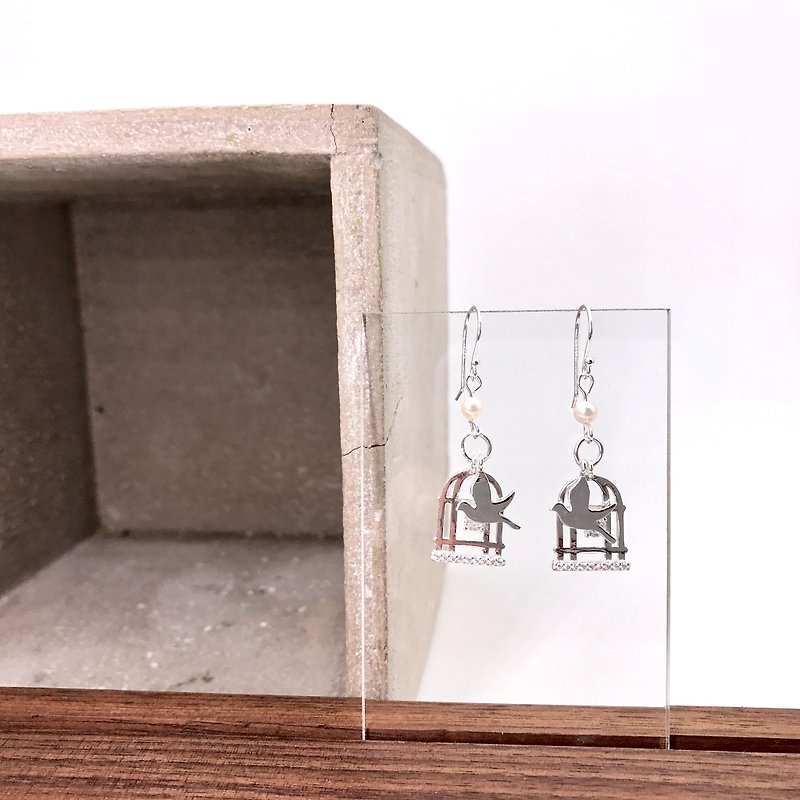 E31016 Bird in Cage Silver 925 & Fresh Water Pearl Earrings - Earrings & Clip-ons - Other Metals Silver