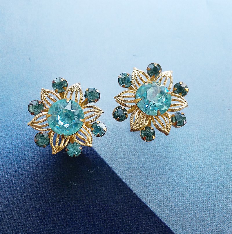 Vintage Jewelry 西洋古董飾品 立體 雪地 晶花 花形 栓式耳環 - 耳環/耳夾/耳骨夾 - 其他金屬 金色