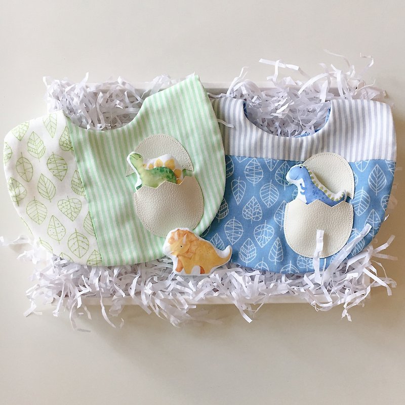 Lucky bag/set of 2 dinosaur egg bibs (including three dinosaurs)/customized name/moon gift box/dinosaur - ของขวัญวันครบรอบ - ผ้าฝ้าย/ผ้าลินิน สีน้ำเงิน