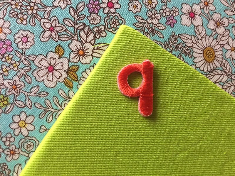 Embroidered cloth stickers-English alphabet series-lowercase q - Other - Thread 