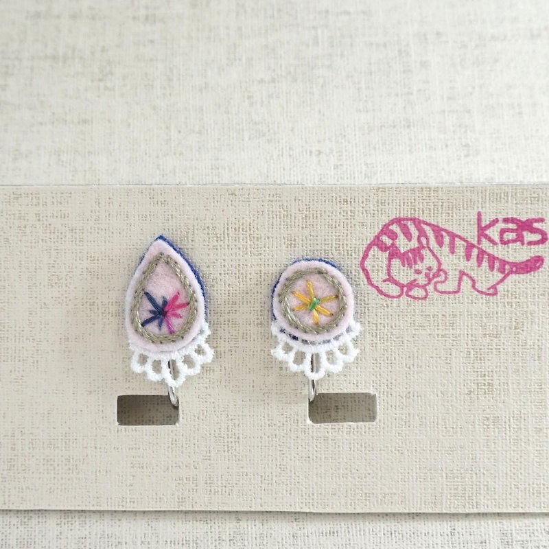 Hand embroidery earring"Spring color drop,circle 2" - ต่างหู - งานปัก สึชมพู