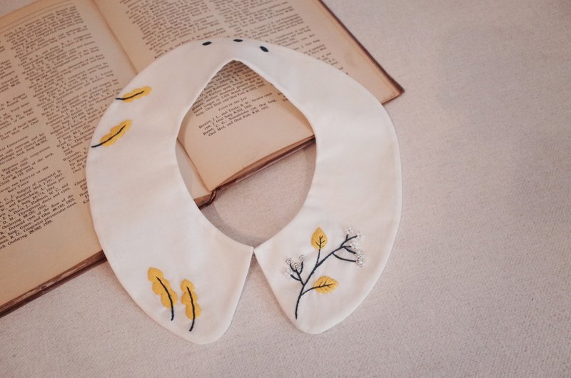 手工刺繡造型領片－珍珠金葉－成品現貨 - 項鍊 - 棉．麻 白色