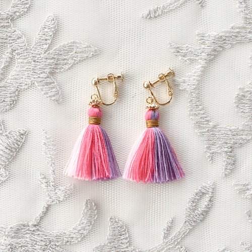 【取引中】2way*ハートピンクのもこもこタッセルのピアス/イヤリング 取引中】2way*ハートピンクのもこもこタッセルのピアス