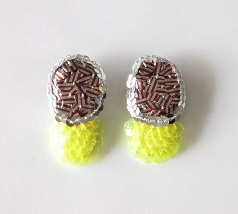 Sequin earrings doresu - ต่างหู - พลาสติก หลากหลายสี