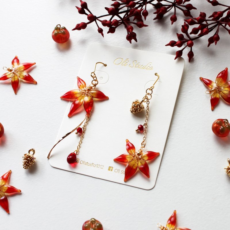 【秋思】楓葉耳環  不對稱 垂墜 耳環 耳夾 - 耳環/耳夾/耳骨夾 - 樹脂 紅色