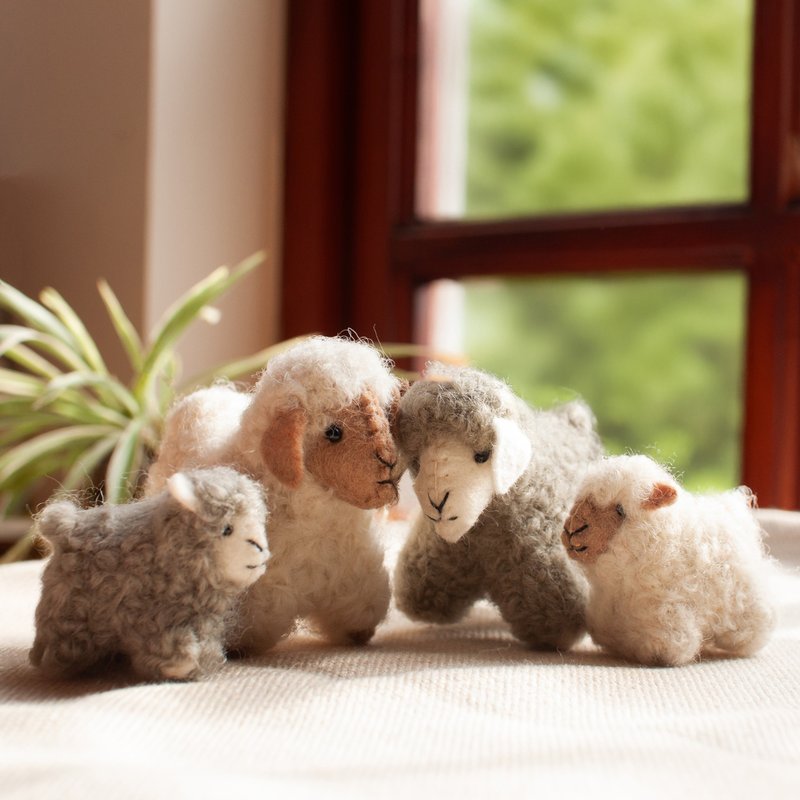 羊咩家族羊毛吊飾_全四款_公平貿易 - 吊飾/掛飾 - 羊毛 多色