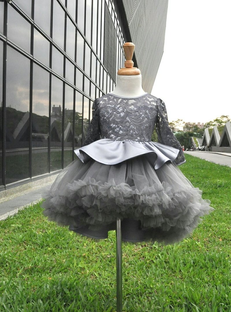 Dark gray lace dress - อื่นๆ - กระดาษ สีเทา