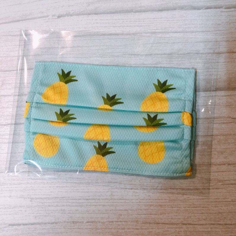 鳳梨 富士山 手繪 透氣 兒童 三折 口罩套 - 口罩/口罩收納套 - 聚酯纖維 黑色