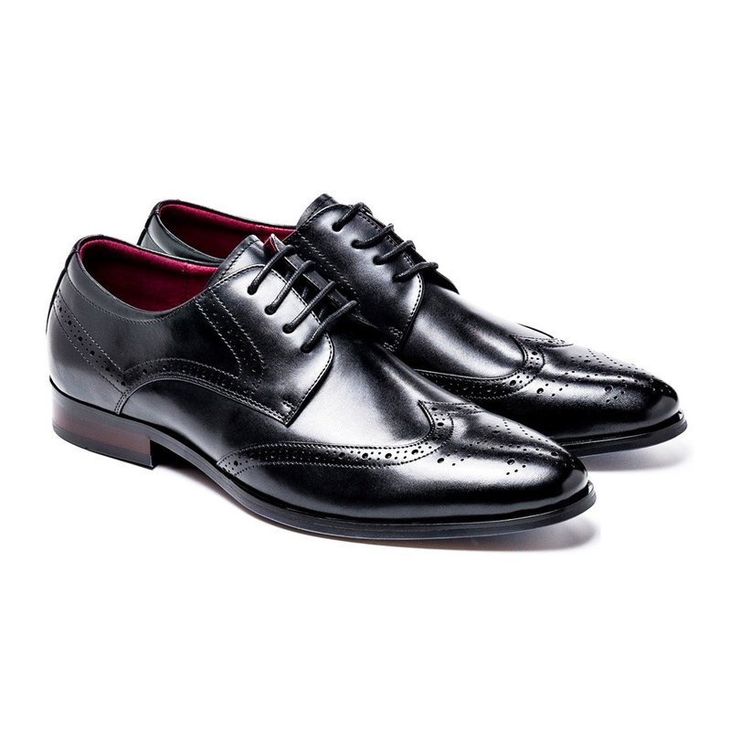 Hand-painted wing pattern carved men's leather shoes black - รองเท้าหนังผู้ชาย - หนังแท้ 