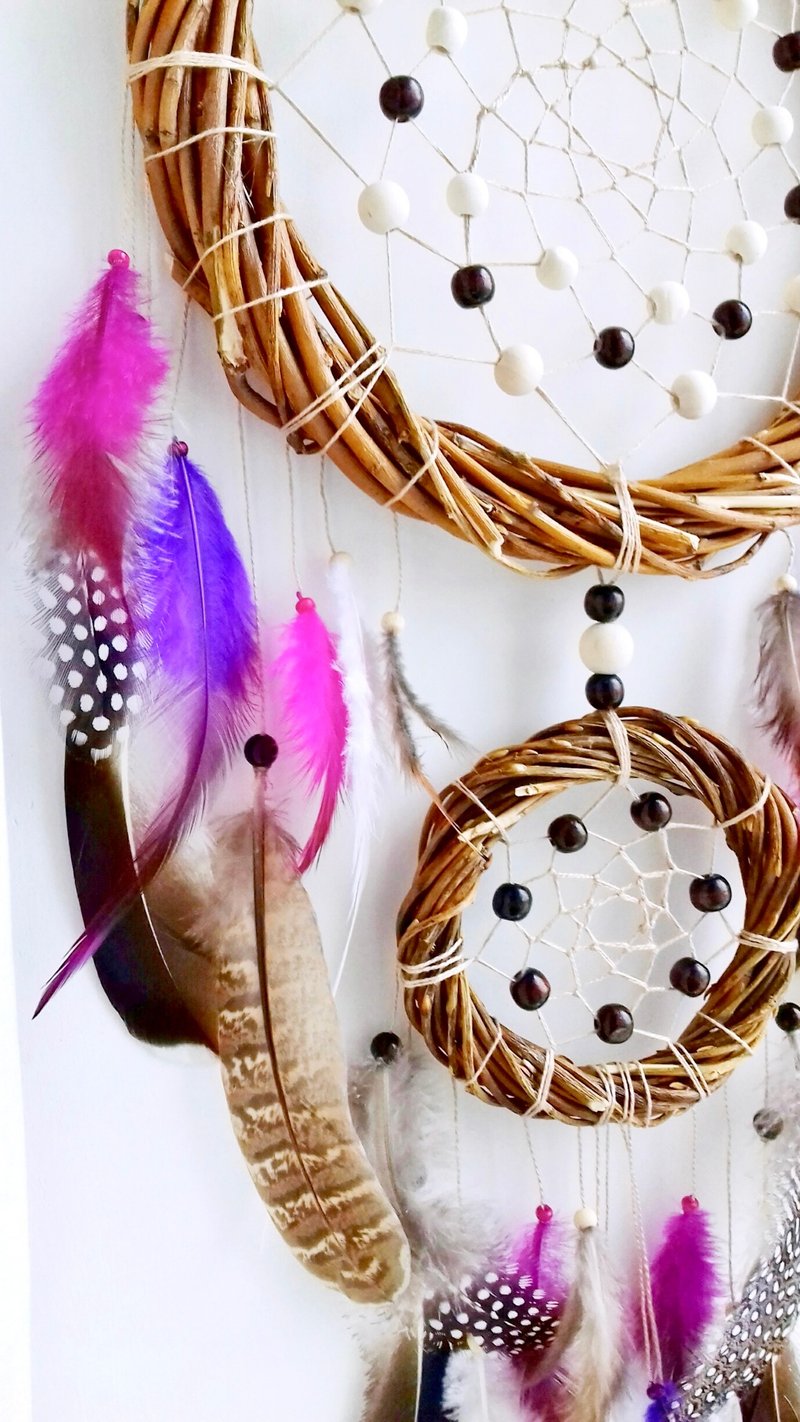 Traditional Dream Catcher With Willow Branch And Vibrant Feathers Wall Decor - ตกแต่งผนัง - ไม้ สีนำ้ตาล