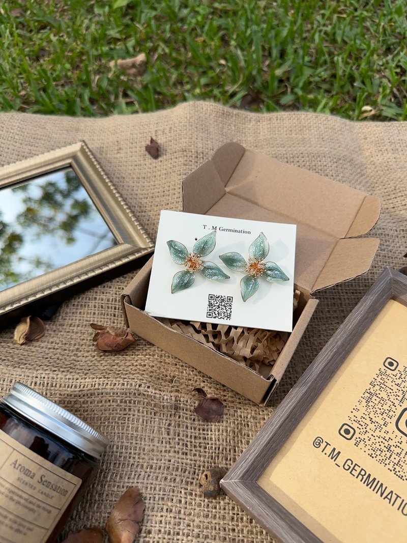 bloom. Blue handmade Bronze earrings, crystal flower earrings - Earrings & Clip-ons - Resin Blue