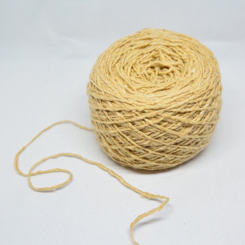 banana fiber yarn-sand-fair trade - เย็บปัก/ถักทอ/ใยขนแกะ - พืช/ดอกไม้ สีเหลือง