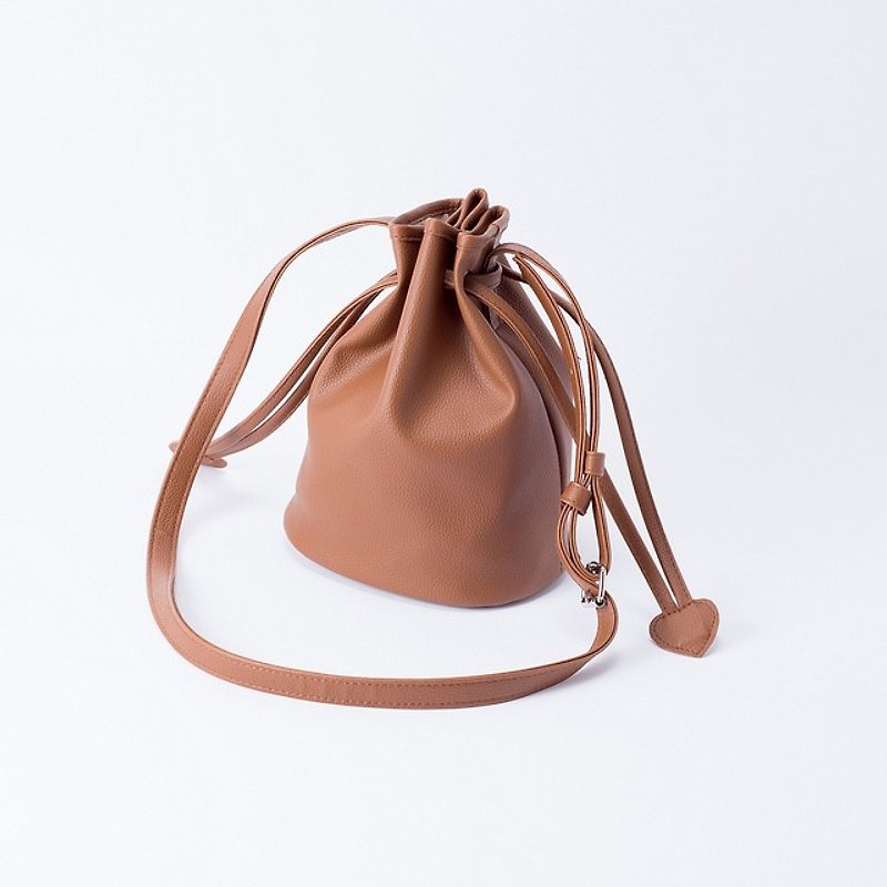 Candy style small bucket bag with drawstring top, portable and shoulder-carrying coffee / coffee - Messenger Bags & Sling Bags - Faux Leather Brown
