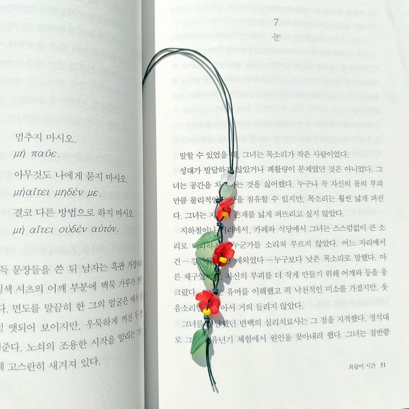 Camellia flower Beads Bookmark - 書籤 - 其他材質 紅色