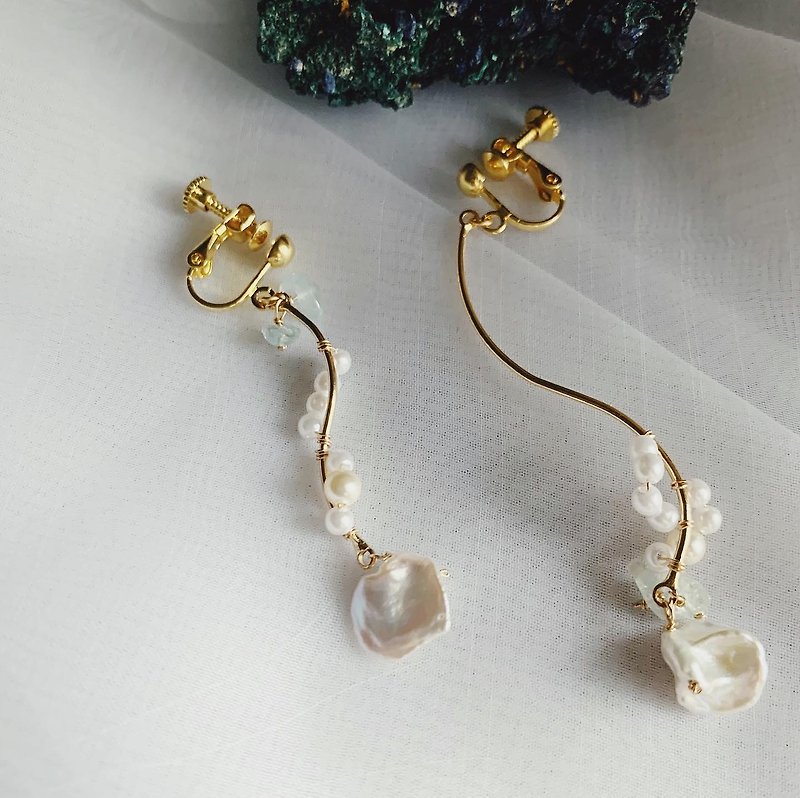 Drifting on bubbles - Earrings & Clip-ons - Pearl Gold