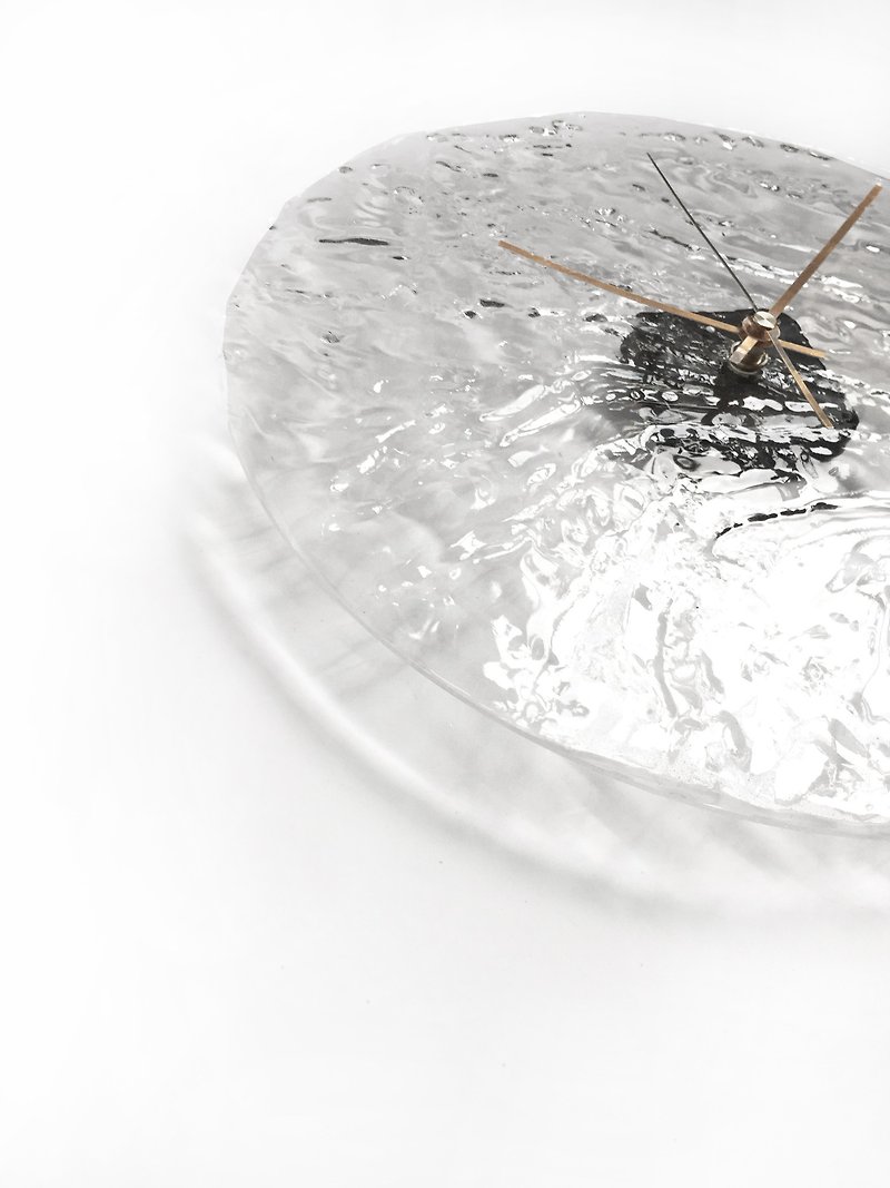 【Sea of the Sea・Fully Transparent・Handmade Wall Clock】30cm - Clocks - Plastic White