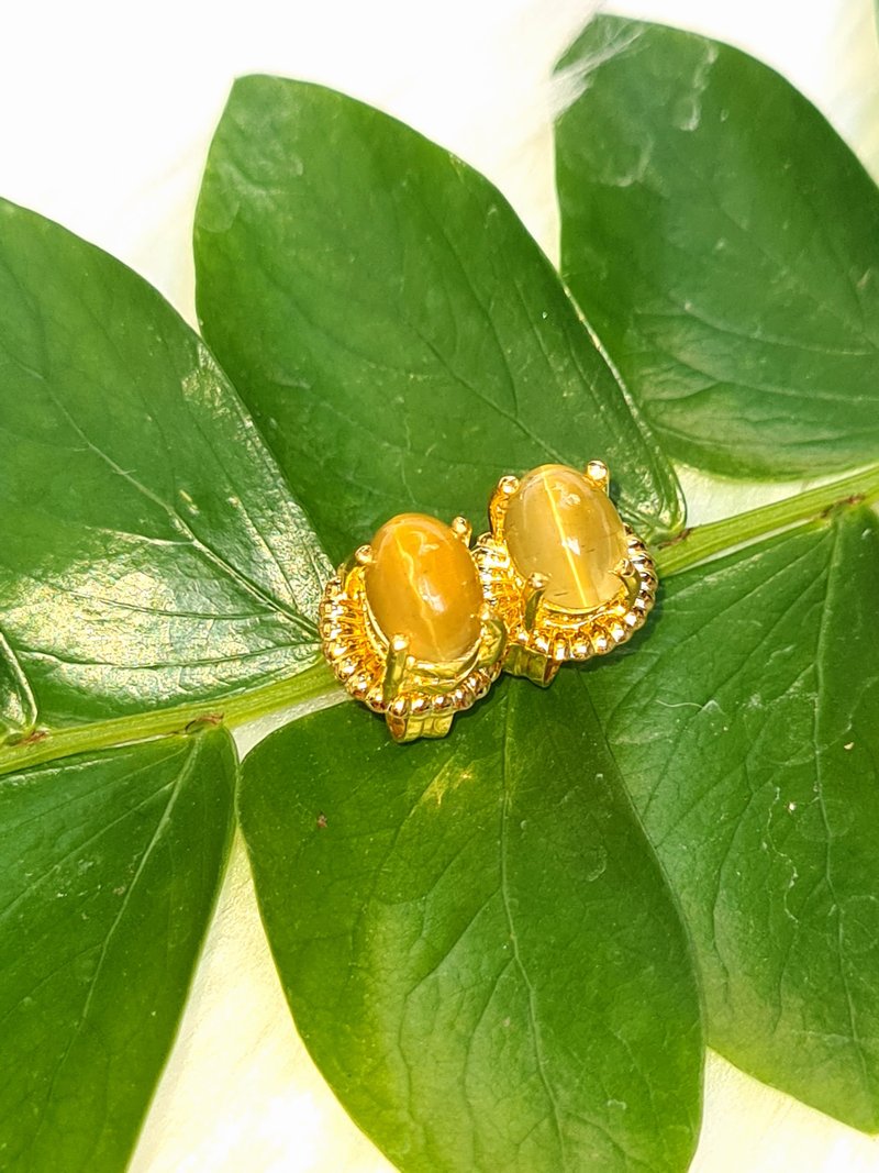 天然貓眼效应磷灰石尺寸 5×7 毫米。鍍金銀耳釘 - 耳環/耳夾/耳骨夾 - 寶石 金色