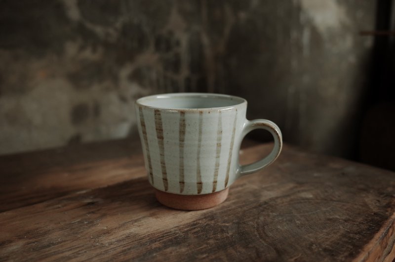 Mug l Yanqing series watermelon peel pottery cup - Mugs - Pottery Green