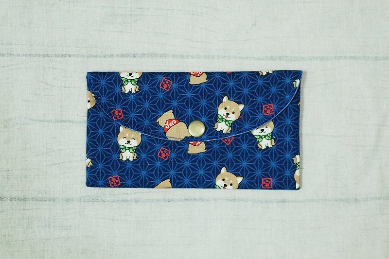 手作りの布を再生する。かわいい柴犬（ブルー）レッドバッグ通帳パスポート収納袋 - 財布 - コットン・麻 ブルー