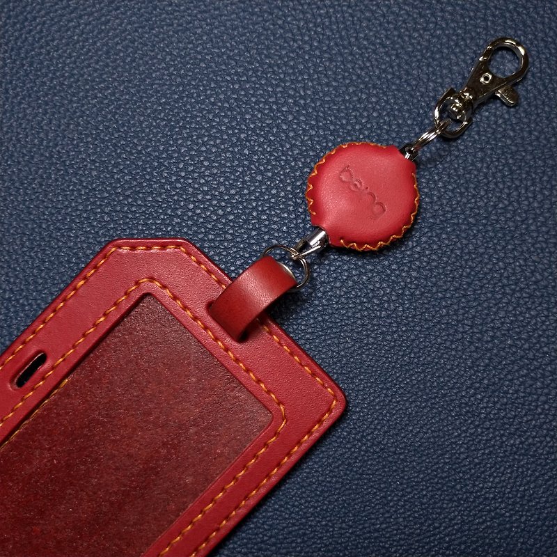 Natural cow leather horizontal and vertical dual-use identification card holder + hook-type steel wire retractable buckle_no neck rope_red - ที่ใส่บัตรคล้องคอ - หนังแท้ สีแดง