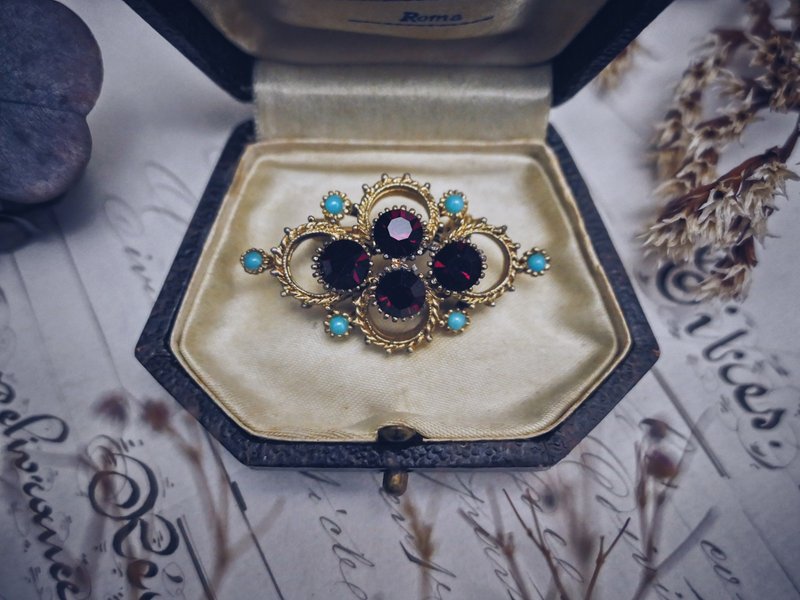 Sphinx 紅寶金圈鏤空復興格胸針—英國古董首飾 Vintage Jewelry - 胸針 - 其他金屬 