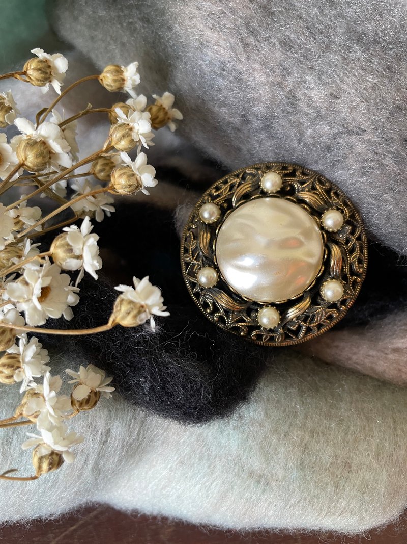 古董Vintage 金色蕾絲雕花巴洛克仿珍珠別針胸針 B1111 - 胸針 - 其他金屬 金色