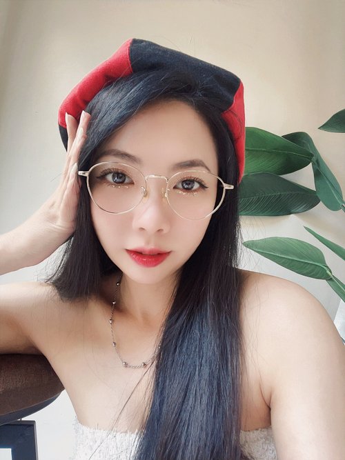 純金と繊細な彫刻が施された琥珀のテンプル、メタルフレーム