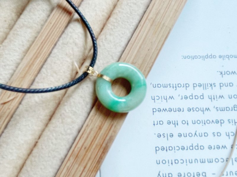 18K pure gold natural Burmese A-grade jade green safety buckle pendant - พวงกุญแจ - หยก สีเขียว