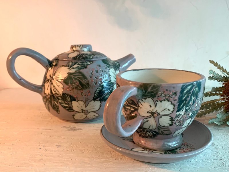 籐繡球之舞花壺杯盤組_陶器茶壺 - 茶壺/茶杯/茶具 - 瓷 灰色