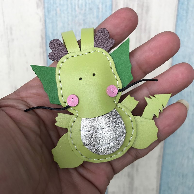 Healing small things green cute dragon hand-stitched leather charm small size - พวงกุญแจ - หนังแท้ สีเขียว