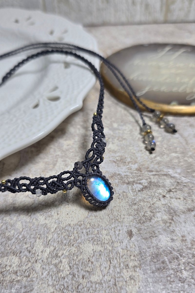 M23 Moonstone macrame Necklace and Handcrafted Jewelry - สร้อยคอ - วัสดุอื่นๆ สีเทา