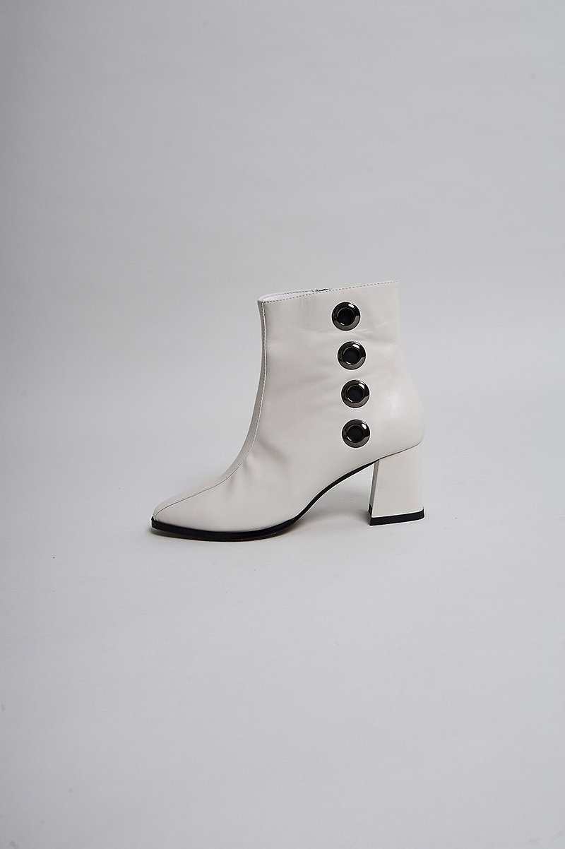 Side round hole round head thick heel boots white - รองเท้าบูทสั้นผู้หญิง - หนังแท้ ขาว