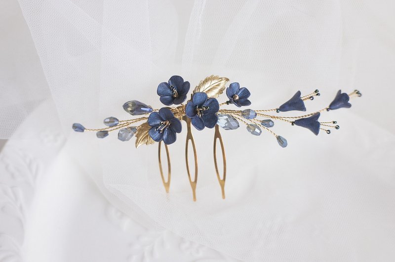 Blue gold floral hair comb, Wedding dark hair piece, bridal navy flower clip - 髮圈/髮夾 - 黏土 藍色