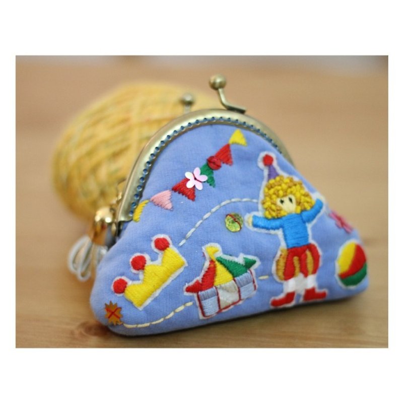 Magichands Embroidery Circus Cute Minimal Mouth Gold Gift (Blue) - กระเป๋าใส่เหรียญ - ผ้าฝ้าย/ผ้าลินิน สีน้ำเงิน
