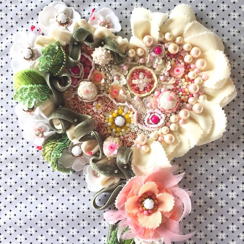 Gâteau en cœur 　 embroidery beads heart white art  - Other - Thread White