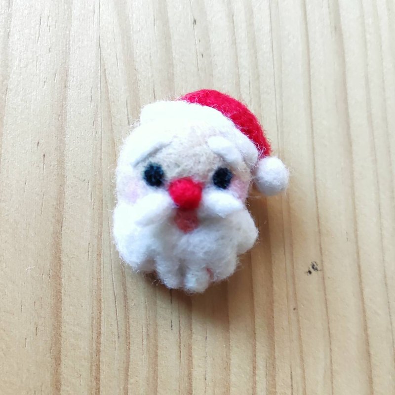 Santa Claus Wool Felt Pin for Christmas to wear to his party! - เข็มกลัด - ขนแกะ ขาว