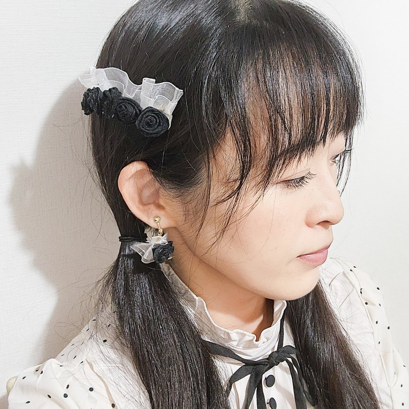 Barrette (Black Rose Frill) - เครื่องประดับผม - วัสดุอื่นๆ สีดำ