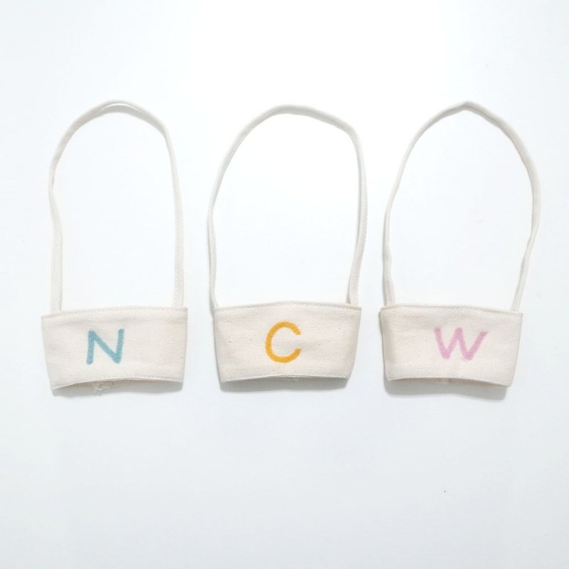 【Q-cute】簍空飲料提袋系列-小杯客製化一個字母 - 杯袋/飲料提袋 - 棉．麻 多色