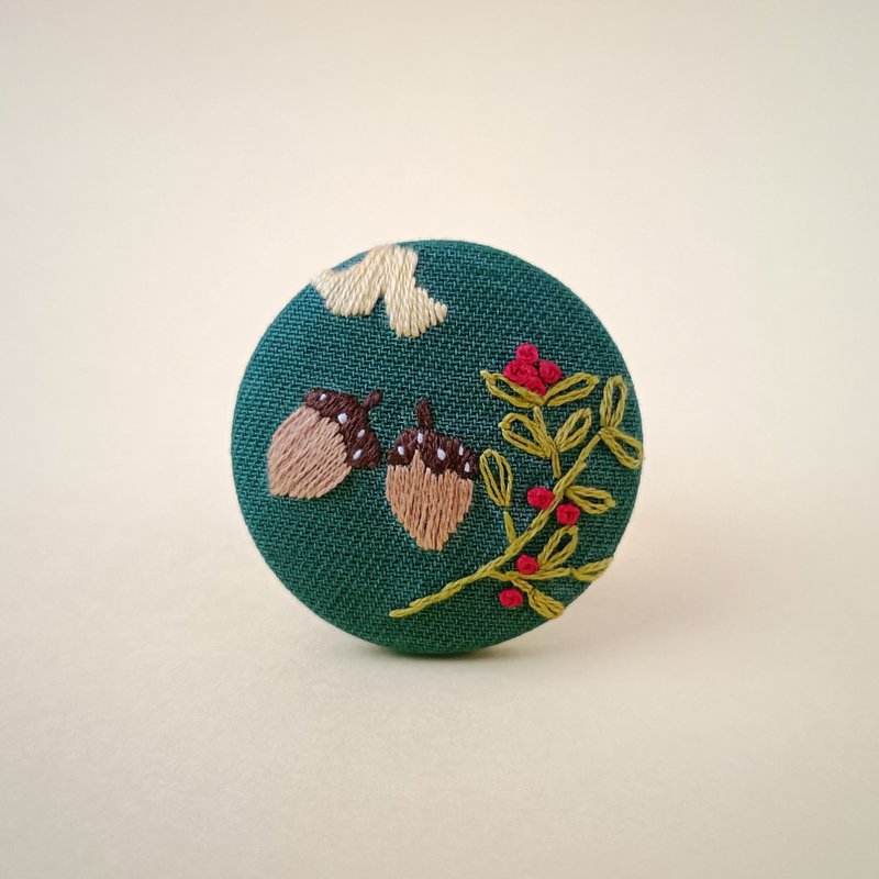 秋のイチョウと団栗の刺繍ブローチor刺繍ヘアゴム - 胸針 - 棉．麻 咖啡色