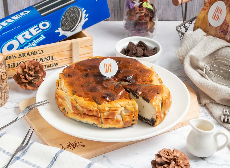 OREO Basque cheesecake - เค้กและของหวาน - วัสดุอื่นๆ สีส้ม