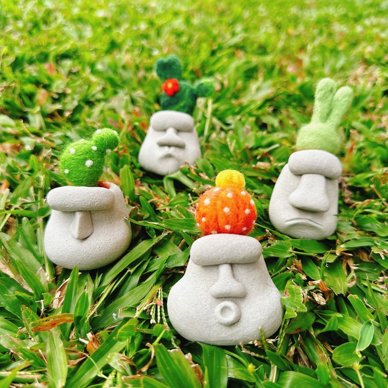 Christmas gift Moai long-haired succulent wool felt succulent plant diffuser - ของวางตกแต่ง - ขนแกะ 