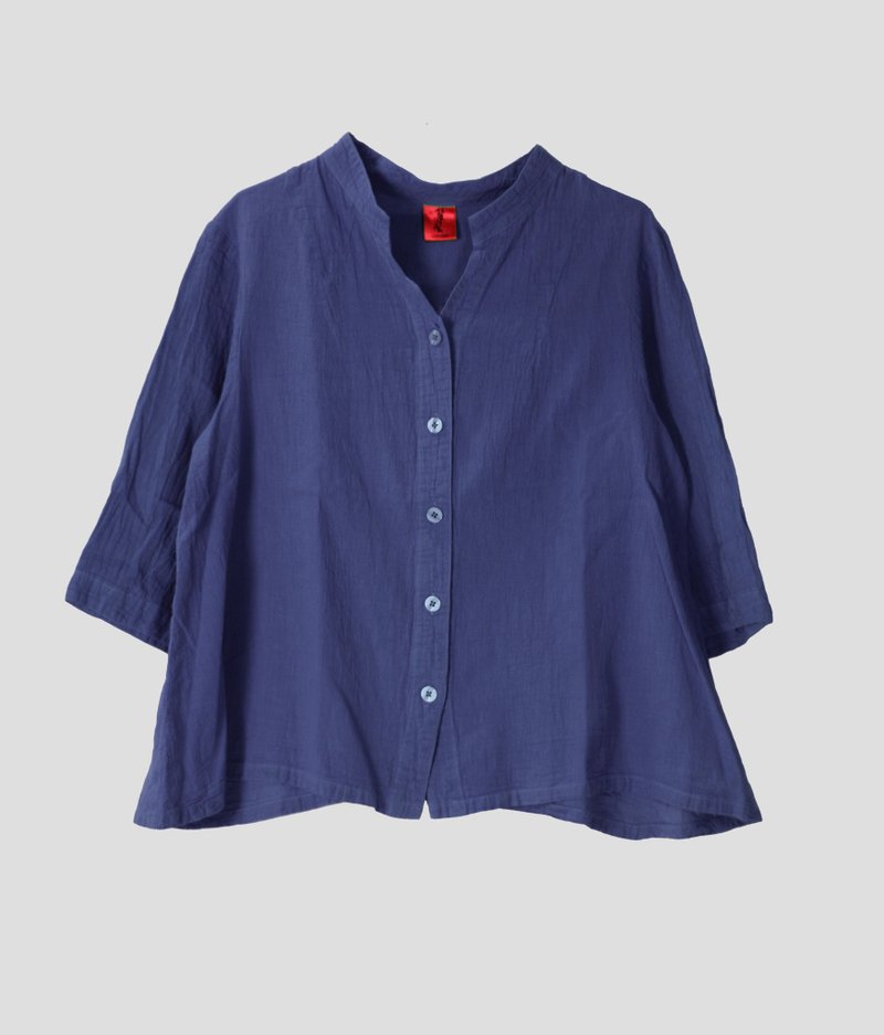 【Slow Voice】【Early Autumn】Fashionable umbrella-shaped three-quarter sleeve top - Women's Tops - Cotton & Hemp 