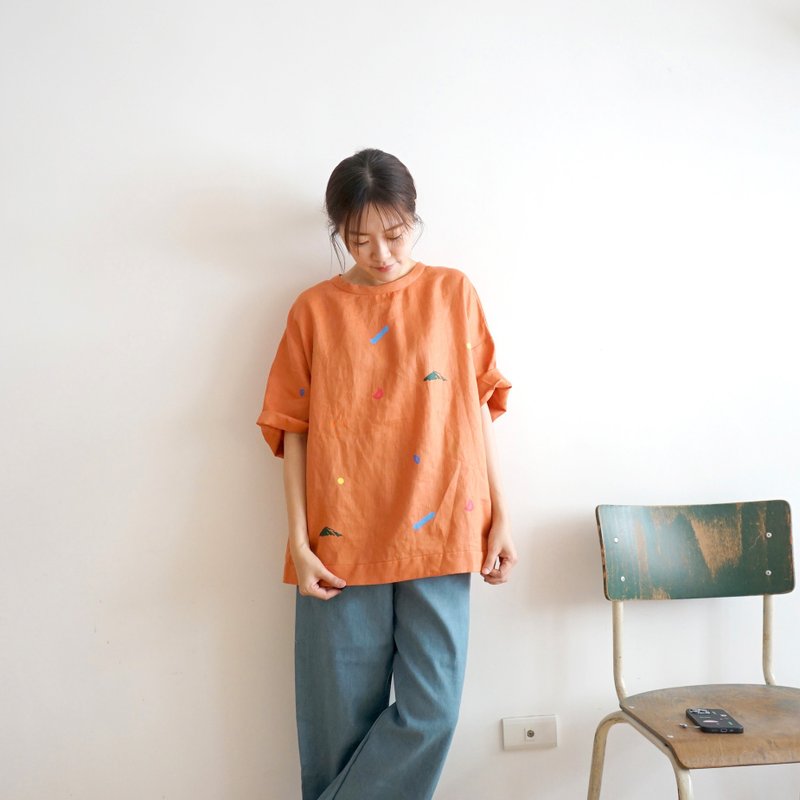 Caramel orange linen three-quarter sleeve handmade wide top unisex forest tree, mountain waves - เสื้อผู้หญิง - ผ้าฝ้าย/ผ้าลินิน สีส้ม