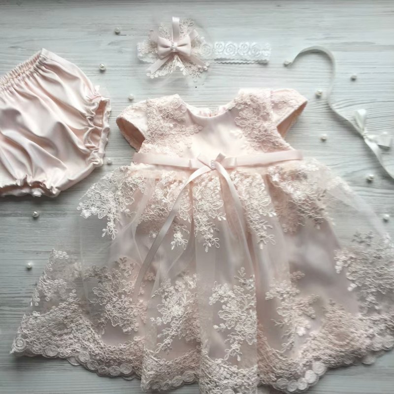 Light pink dress with lace and pearls, panties and headband for baby girl. - ชุดเด็ก - วัสดุอื่นๆ 