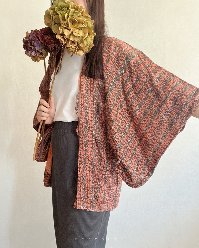 日本製和風印花薄款橘黑色古著羽織和服外套 - 女大衣/外套 - 聚酯纖維 橘色